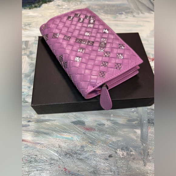 Bottega Veneta Light Purple & Animal Print Intrecciato Weave Wallet - Picture 12 of 17